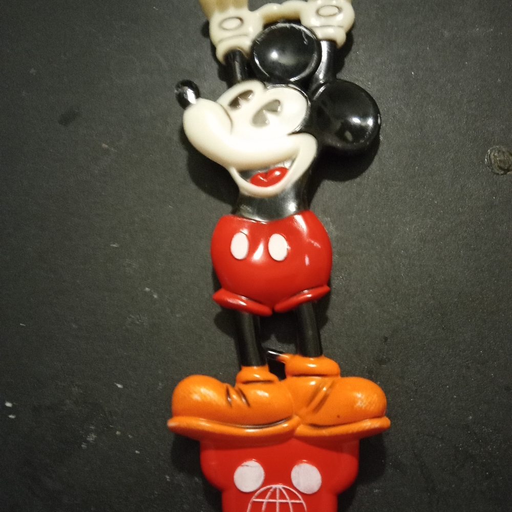 Mickey mouse Disney vintage back scratcher
